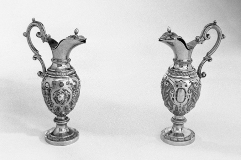 Détail : les burettes. © Région Bourgogne-Franche-Comté, Inventaire du patrimoine