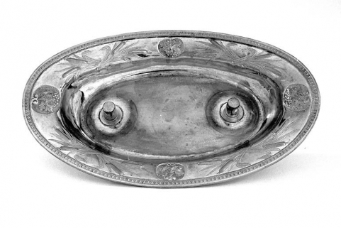 Détail : le plateau à burettes. © Région Bourgogne-Franche-Comté, Inventaire du patrimoine