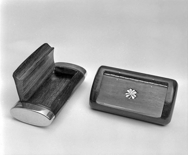 Tabatières ornées d'un trèfle à quatre feuilles. © Région Bourgogne-Franche-Comté, Inventaire du patrimoine