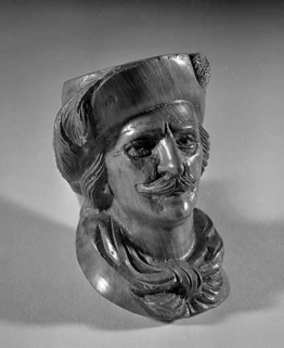 Tête de pipe sculptée à l'effigie de d'Artagnan achevée. © Région Bourgogne-Franche-Comté, Inventaire du patrimoine