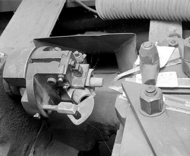 Vue rapprochée du mandrin gueule de loup et des outils. © Région Bourgogne-Franche-Comté, Inventaire du patrimoine