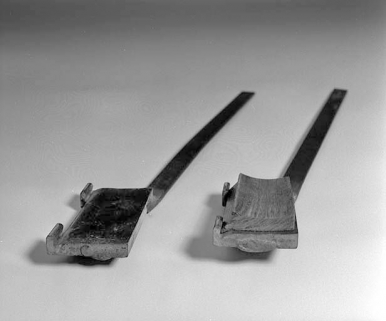 Fers de forme servant à l'incrustation des motifs décoratifs sur le couvercle des tabatières. © Région Bourgogne-Franche-Comté, Inventaire du patrimoine