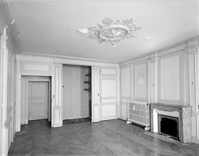 Salon côté rue au premier étage. © Région Bourgogne-Franche-Comté, Inventaire du patrimoine Salon côté rue au premier étage. © Région Bourgogne-Franche-Comté, Inventaire du patrimoine
