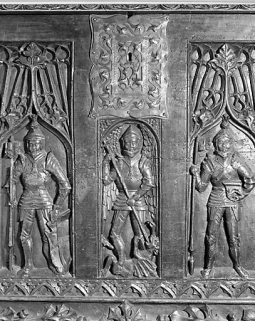 Coffre de la collection Jourdain : personnages sculptés au centre. Collection du musée de la Lunette, Morez. © Région Bourgogne-Franche-Comté, Inventaire du patrimoine Coffre de la collection Jourdain : personnages sculptés au centre. Collection du musée de la Lunette, Morez. © Région Bourgogne-Franche-Comté, Inventaire du patrimoine