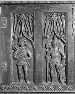 Coffre de la collection Jourdain : personnages sculptés à gauche. Collection du musée de la Lunette, Morez. © Région Bourgogne-Franche-Comté, Inventaire du patrimoine Coffre de la collection Jourdain : personnages sculptés à gauche. Collection du musée de la Lunette, Morez. © Région Bourgogne-Franche-Comté, Inventaire du patrimoine