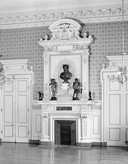 Salon d'honneur : cheminée. © Région Bourgogne-Franche-Comté, Inventaire du patrimoine Salon d'honneur : cheminée. © Région Bourgogne-Franche-Comté, Inventaire du patrimoine