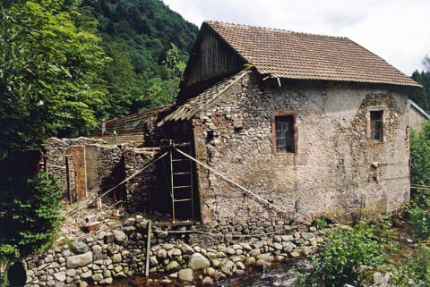 Vestiges de la salle des machines et bâtiment à usage inconnu. © Région Bourgogne-Franche-Comté, Inventaire du patrimoine