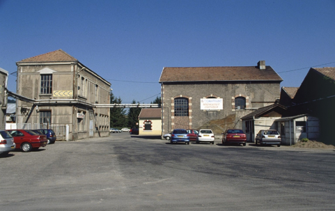 Transformateur électrique et ancienne salle des machines du tissage (?). © Région Bourgogne-Franche-Comté, Inventaire du patrimoine