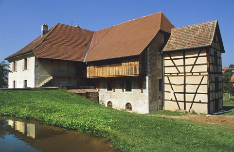 Façade postérieure du logement et des ateliers de fabrication. © Région Bourgogne-Franche-Comté, Inventaire du patrimoine