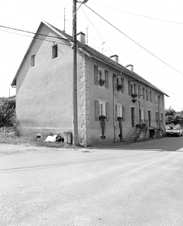 Logement ouvrier à 4 appartements et 2 entrées indépendantes. © Région Bourgogne-Franche-Comté, Inventaire du patrimoine