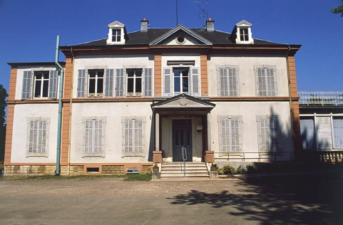 Façade est du logement patronal. © Région Bourgogne-Franche-Comté, Inventaire du patrimoine Façade est du logement patronal. © Région Bourgogne-Franche-Comté, Inventaire du patrimoine