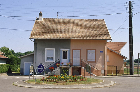 Façade sur rue d'un logement ouvrier double. © Région Bourgogne-Franche-Comté, Inventaire du patrimoine Façade sur rue d'un logement ouvrier double. © Région Bourgogne-Franche-Comté, Inventaire du patrimoine