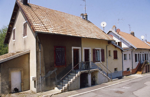 Logement ouvrier double. © Région Bourgogne-Franche-Comté, Inventaire du patrimoine Logement ouvrier double. © Région Bourgogne-Franche-Comté, Inventaire du patrimoine