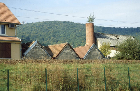 Pignons est des ateliers et cheminée tronquée. © Région Bourgogne-Franche-Comté, Inventaire du patrimoine