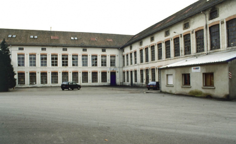Ateliers de fabrication en L sur la cour. © Région Bourgogne-Franche-Comté, Inventaire du patrimoine Ateliers de fabrication en L sur la cour. © Région Bourgogne-Franche-Comté, Inventaire du patrimoine