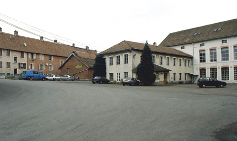 Logement ouvrier et bureau depuis la cour. © Région Bourgogne-Franche-Comté, Inventaire du patrimoine Logement ouvrier et bureau depuis la cour. © Région Bourgogne-Franche-Comté, Inventaire du patrimoine
