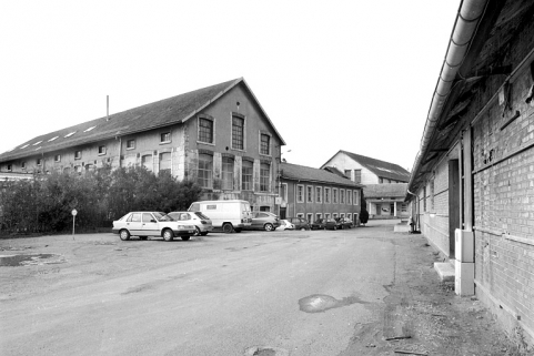 Atelier de fabrication et bureau depuis l'est. © Région Bourgogne-Franche-Comté, Inventaire du patrimoine Atelier de fabrication et bureau depuis l'est. © Région Bourgogne-Franche-Comté, Inventaire du patrimoine
