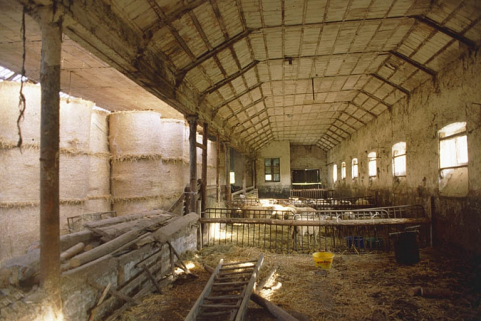 Travée sud de l'étable. © Région Bourgogne-Franche-Comté, Inventaire du patrimoine