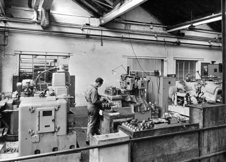 Atelier de rectification des dentures de pignon. © Région Bourgogne-Franche-Comté, Inventaire du patrimoine