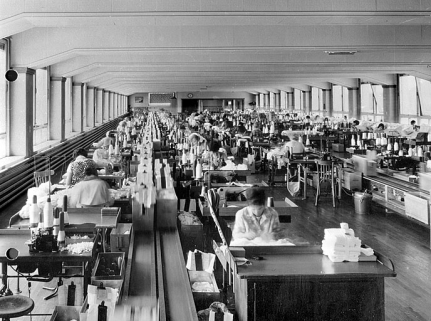 Vue intérieure d'un atelier de confection depuis le nord. © Région Bourgogne-Franche-Comté, Inventaire du patrimoine