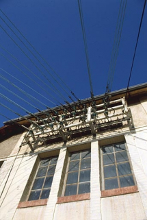 Détail du transformateur : départ de fils électriques. © Région Bourgogne-Franche-Comté, Inventaire du patrimoine