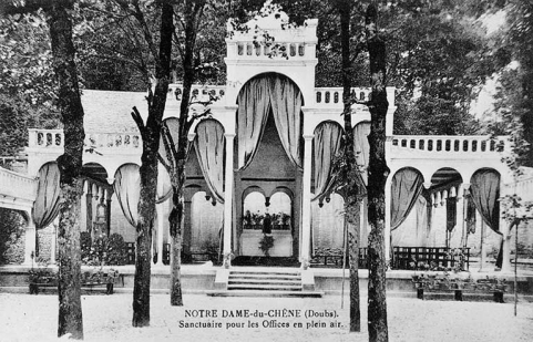 Notre-Dame-du-Chêne (Doubs). Sanctuaire pour les Offices en plein air, 2e quart 20e siècle. © Région Bourgogne-Franche-Comté, Inventaire du patrimoine