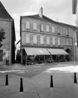 Façade sur rue : détail de la partie gauche. © Région Bourgogne-Franche-Comté, Inventaire du patrimoine