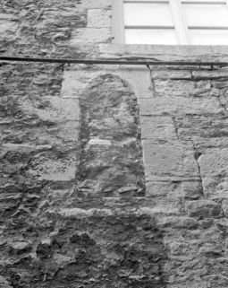 Façade latérale gauche : détail d'une baie murée. © Région Bourgogne-Franche-Comté, Inventaire du patrimoine