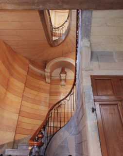 Vue d'ensemble de la cage de l'escalier d'honneur. © Région Bourgogne-Franche-Comté, Inventaire du patrimoine