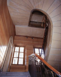 Vue d'ensemble de la cage de l'escalier d'honneur depuis le premier repos. © Région Bourgogne-Franche-Comté, Inventaire du patrimoine