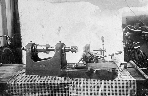 Exemple de machine à floquer du constructeur mécanicien Lizon. © Région Bourgogne-Franche-Comté, Inventaire du patrimoine