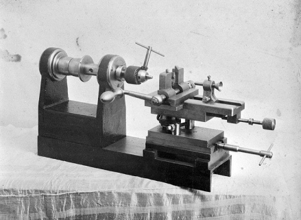 Exemple de machine à percer du constructeur mécanicien Lizon. © Région Bourgogne-Franche-Comté, Inventaire du patrimoine