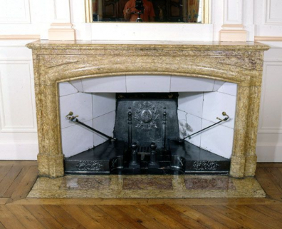 Le manteau. © Région Bourgogne-Franche-Comté, Inventaire du patrimoine Le manteau. © Région Bourgogne-Franche-Comté, Inventaire du patrimoine