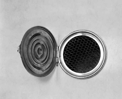 Bouche de chaleur de la cheminée, ouverte. © Région Bourgogne-Franche-Comté, Inventaire du patrimoine Bouche de chaleur de la cheminée, ouverte. © Région Bourgogne-Franche-Comté, Inventaire du patrimoine