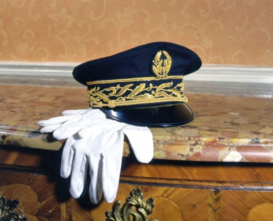 Casquette et gants du sous-préfet © Région Bourgogne-Franche-Comté, Inventaire du patrimoine