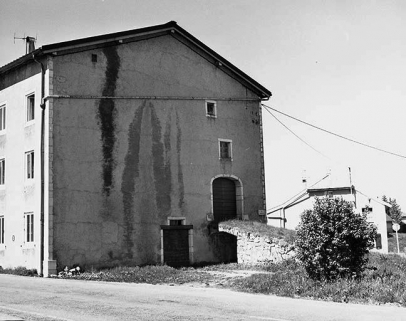 Façade postérieure et pont de grange. © Région Bourgogne-Franche-Comté, Inventaire du patrimoine Façade postérieure et pont de grange. © Région Bourgogne-Franche-Comté, Inventaire du patrimoine