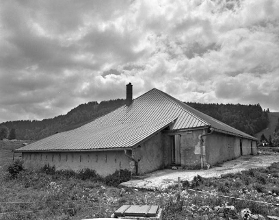 Façade postérieure vue de trois quarts gauche. © Région Bourgogne-Franche-Comté, Inventaire du patrimoine Façade postérieure vue de trois quarts gauche. © Région Bourgogne-Franche-Comté, Inventaire du patrimoine