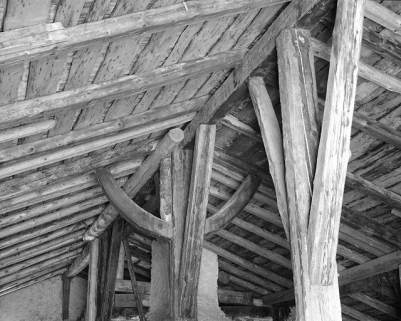 Charpente, colonne sous faîtage et contrefiche. © Région Bourgogne-Franche-Comté, Inventaire du patrimoine Charpente, colonne sous faîtage et contrefiche. © Région Bourgogne-Franche-Comté, Inventaire du patrimoine