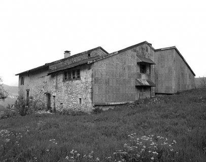 Face gauche et façade postérieure. © Région Bourgogne-Franche-Comté, Inventaire du patrimoine Face gauche et façade postérieure. © Région Bourgogne-Franche-Comté, Inventaire du patrimoine