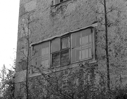 Fenêtre triple sur la façade postérieure. © Région Bourgogne-Franche-Comté, Inventaire du patrimoine