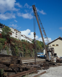 Grue de 6 tonnes, à l'extrémité sud de l'entrepôt. © Région Bourgogne-Franche-Comté, Inventaire du patrimoine