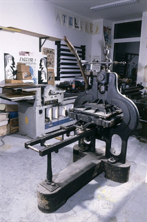 Vue d'ensemble de trois quarts droite, marbre (chariot) sous la platine. © Région Bourgogne-Franche-Comté, Inventaire du patrimoine