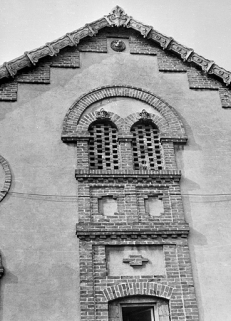 Détail du pignon de la briqueterie (?) vers 1980. © Région Bourgogne-Franche-Comté, Inventaire du patrimoine