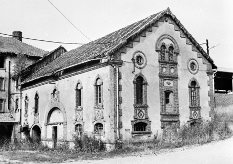 Briqueterie (?) vue de trois quarts vers 1980. © Région Bourgogne-Franche-Comté, Inventaire du patrimoine