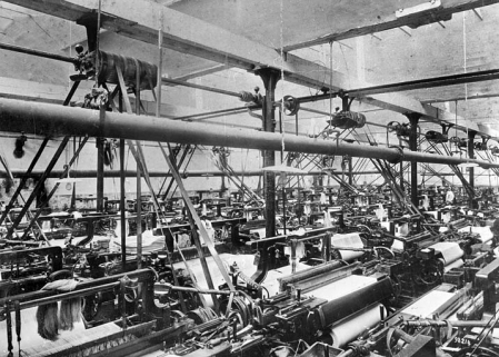 Société Anonyme de Filature et Tissage de Giromagny. Le tissage du Pont : l'atelier des métiers à tisser dans le bâtiment en rez-de-chaussée. © Région Bourgogne-Franche-Comté, Inventaire du patrimoine