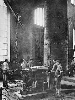 Chaudronnerie - Riveuse hydraulique. © Région Bourgogne-Franche-Comté, Inventaire du patrimoine