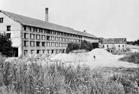 Ancienne et nouvelle tuilerie vers 1980. © Région Bourgogne-Franche-Comté, Inventaire du patrimoine