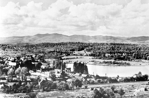 Belfort (Territoire) - L'Etang des Forges et la Chaîne des Vosges. © Région Bourgogne-Franche-Comté, Inventaire du patrimoine