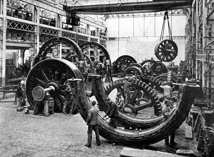 Atelier des grandes dynamos - Finissage des machines. © Région Bourgogne-Franche-Comté, Inventaire du patrimoine