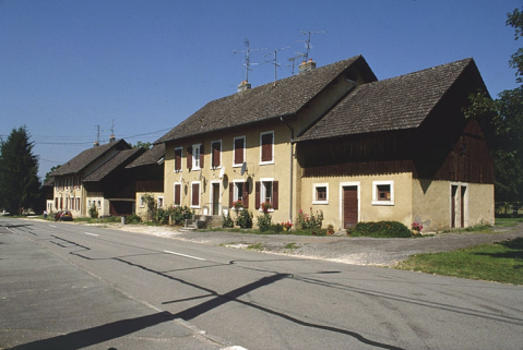 Logements collectifs route de Boron. © Région Bourgogne-Franche-Comté, Inventaire du patrimoine Logements collectifs route de Boron. © Région Bourgogne-Franche-Comté, Inventaire du patrimoine
